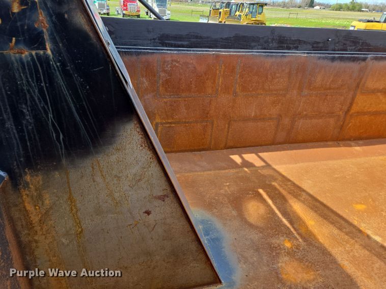 image for item EC0878 2012 Volvo VNL dump truck