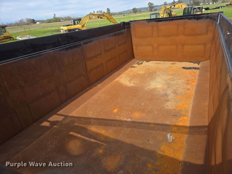 image for item EC0878 2012 Volvo VNL dump truck