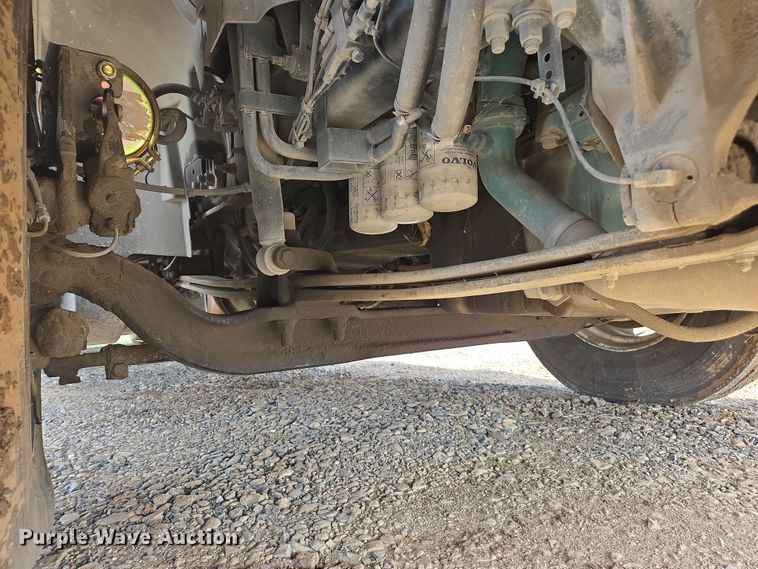 image for item EC0878 2012 Volvo VNL dump truck