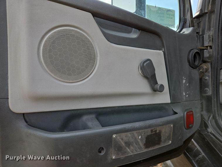 image for item EC0878 2012 Volvo VNL dump truck