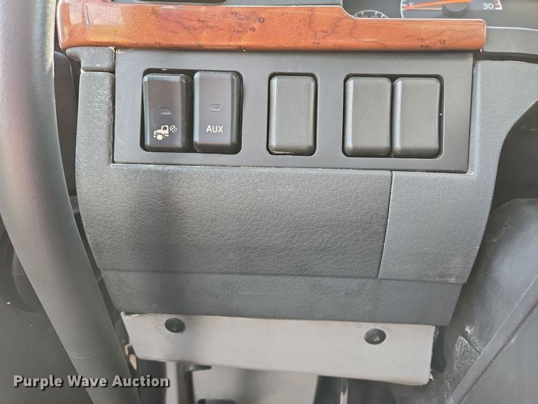 image for item EC0878 2012 Volvo VNL dump truck