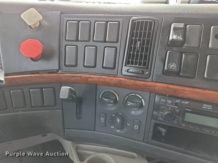 image for item EC0878 2012 Volvo VNL dump truck