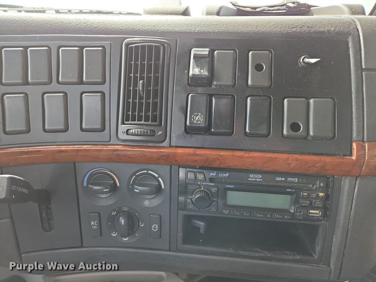 image for item EC0878 2012 Volvo VNL dump truck