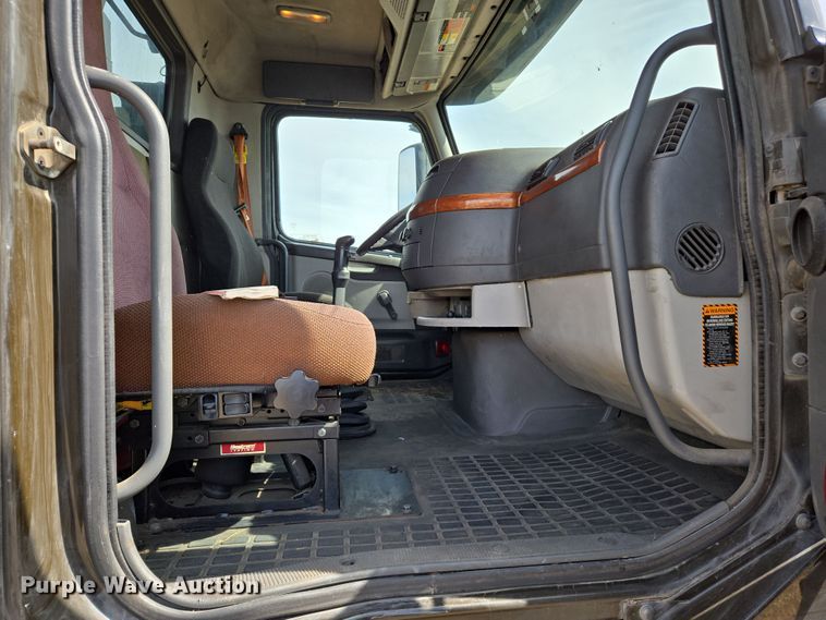 image for item EC0878 2012 Volvo VNL dump truck