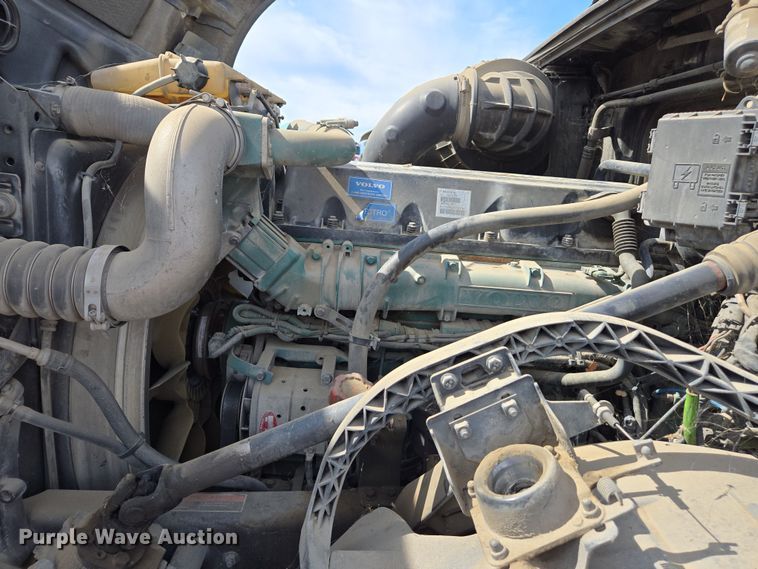 image for item EC0878 2012 Volvo VNL dump truck