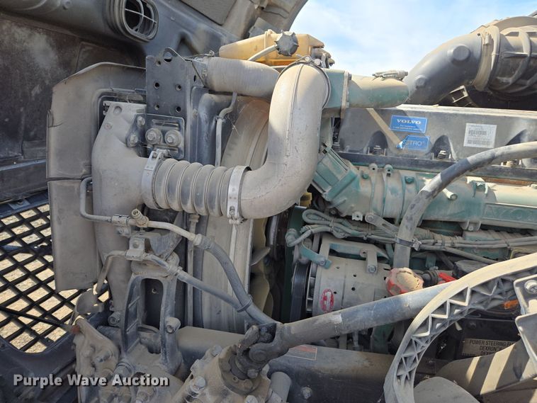 image for item EC0878 2012 Volvo VNL dump truck