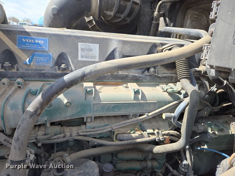 image for item EC0878 2012 Volvo VNL dump truck