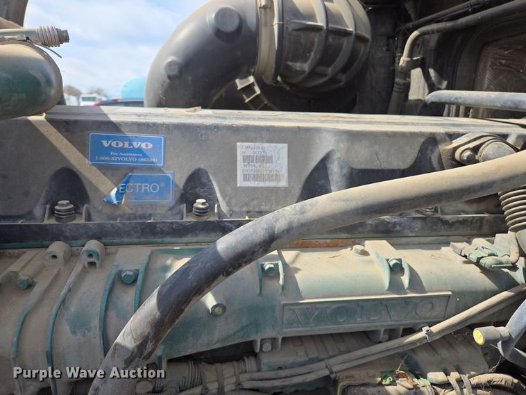 image for item EC0878 2012 Volvo VNL dump truck