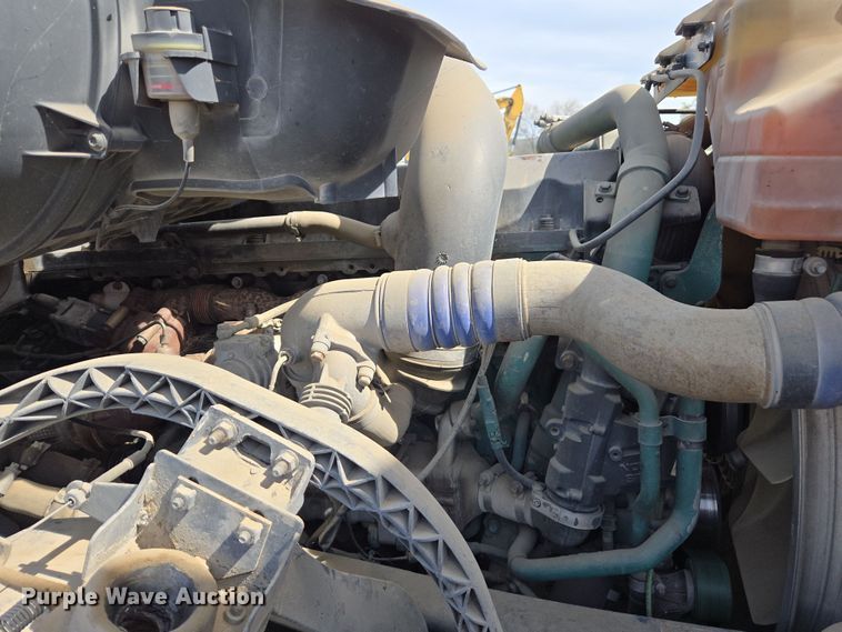 image for item EC0878 2012 Volvo VNL dump truck