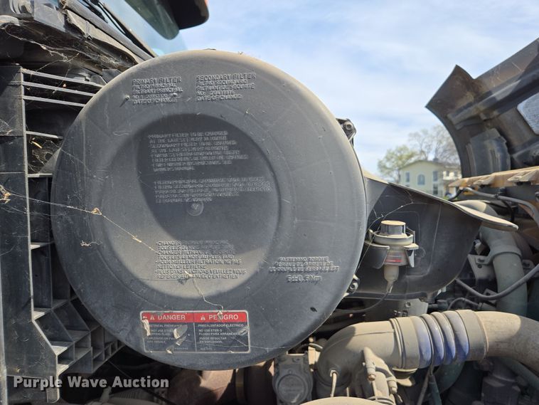 image for item EC0878 2012 Volvo VNL dump truck