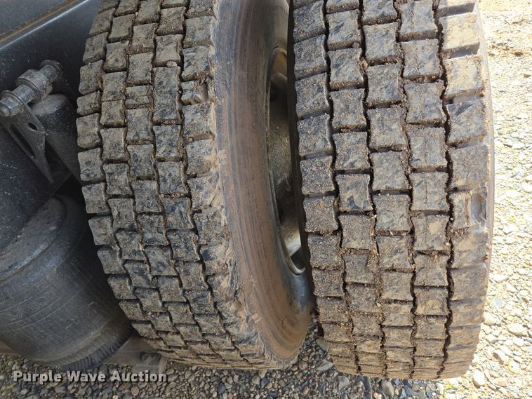 image for item EC0878 2012 Volvo VNL dump truck