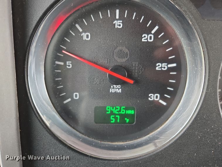 image for item EC0879 2011 Kenworth T800 semi truck