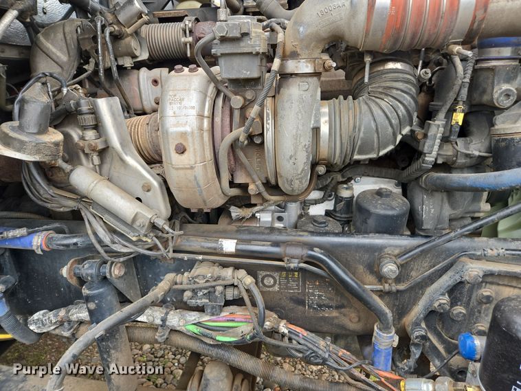 image for item EC0879 2011 Kenworth T800 semi truck