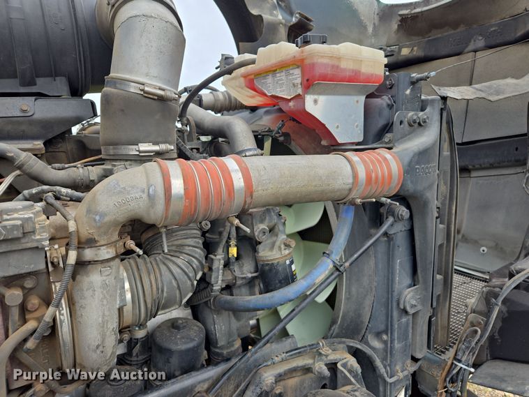 image for item EC0879 2011 Kenworth T800 semi truck