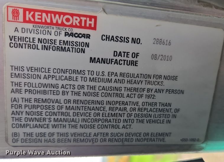 image for item EC0879 2011 Kenworth T800 semi truck