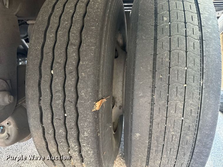 image for item EC3509 2008 Utility dry van trailer