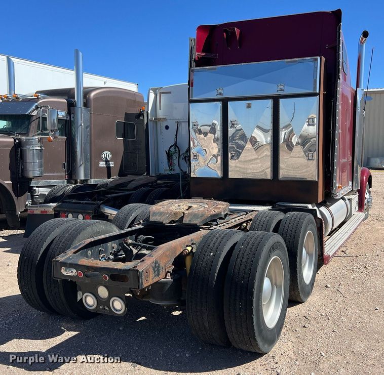 image for item ED2481 2010 Freightliner Coronado semi truck