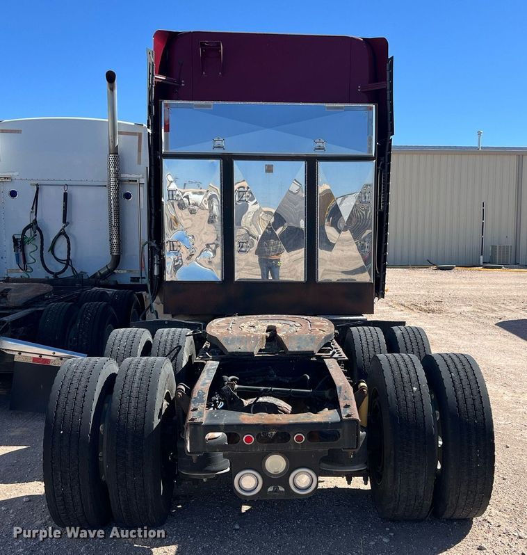 image for item ED2481 2010 Freightliner Coronado semi truck