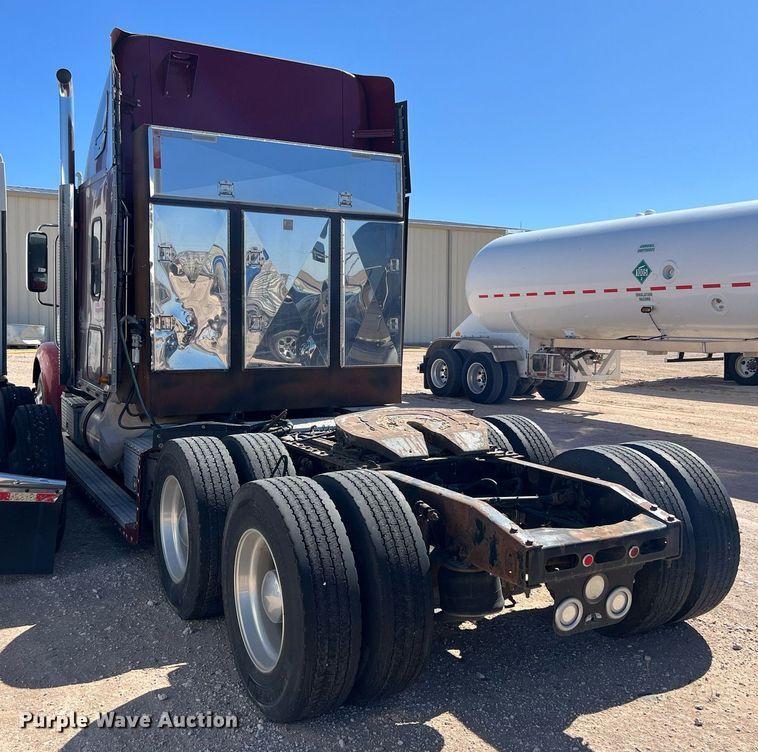 image for item ED2481 2010 Freightliner Coronado semi truck