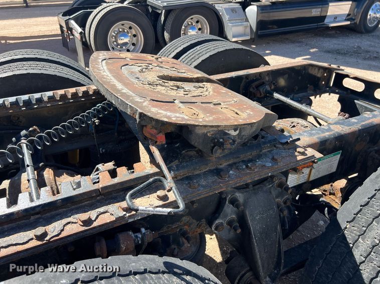 image for item ED2481 2010 Freightliner Coronado semi truck