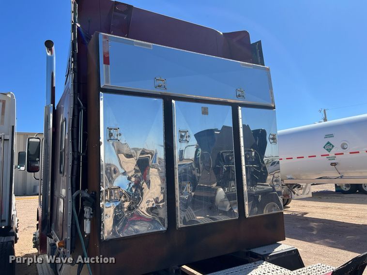 image for item ED2481 2010 Freightliner Coronado semi truck