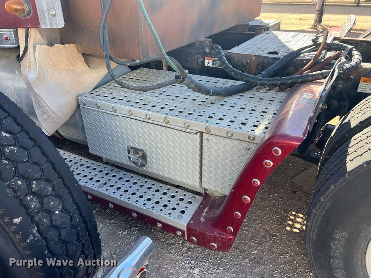 image for item ED2481 2010 Freightliner Coronado semi truck