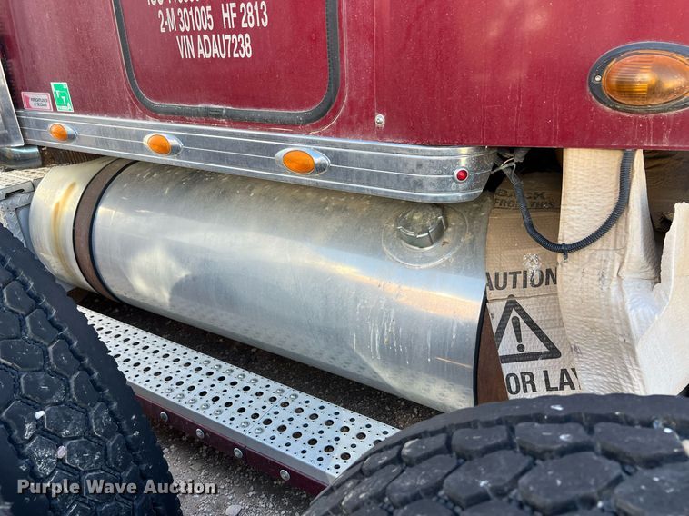 image for item ED2481 2010 Freightliner Coronado semi truck