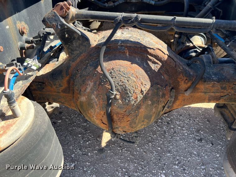 image for item ED2481 2010 Freightliner Coronado semi truck