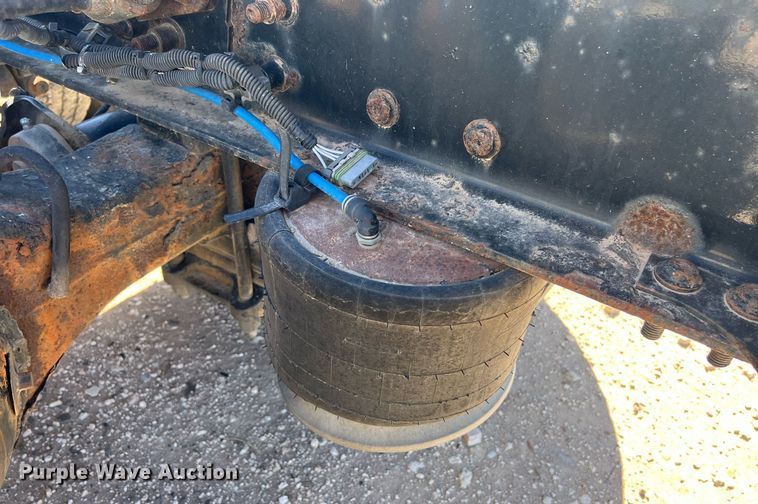 image for item ED2481 2010 Freightliner Coronado semi truck