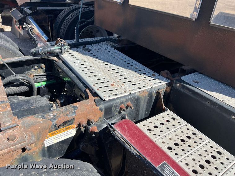 image for item ED2481 2010 Freightliner Coronado semi truck