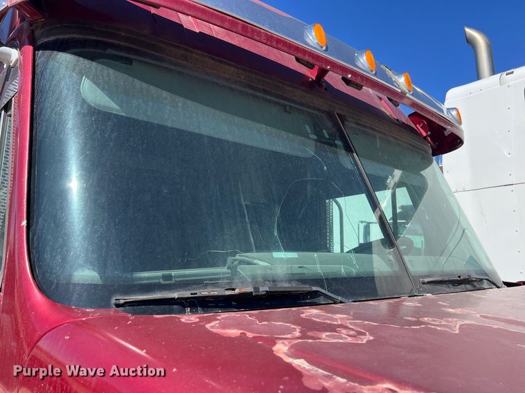 image for item ED2481 2010 Freightliner Coronado semi truck