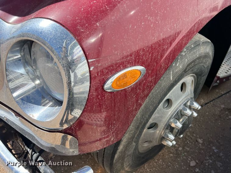 image for item ED2481 2010 Freightliner Coronado semi truck