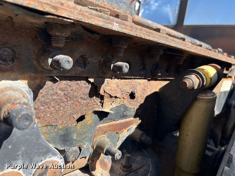 image for item ED2481 2010 Freightliner Coronado semi truck