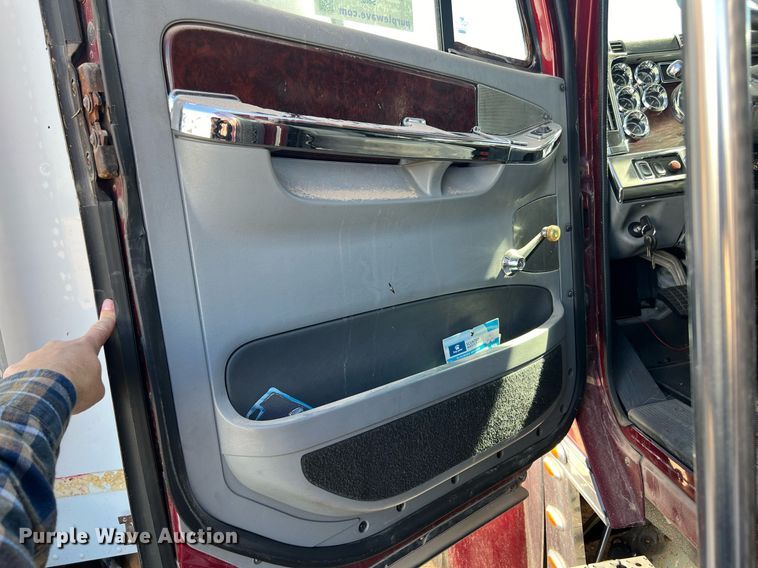 image for item ED2481 2010 Freightliner Coronado semi truck