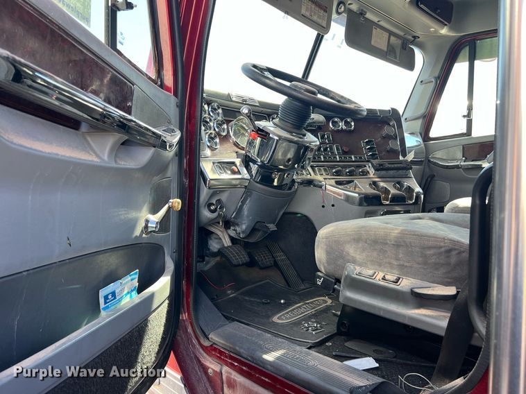 image for item ED2481 2010 Freightliner Coronado semi truck