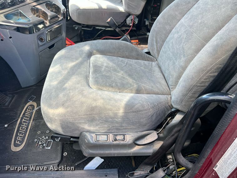 image for item ED2481 2010 Freightliner Coronado semi truck