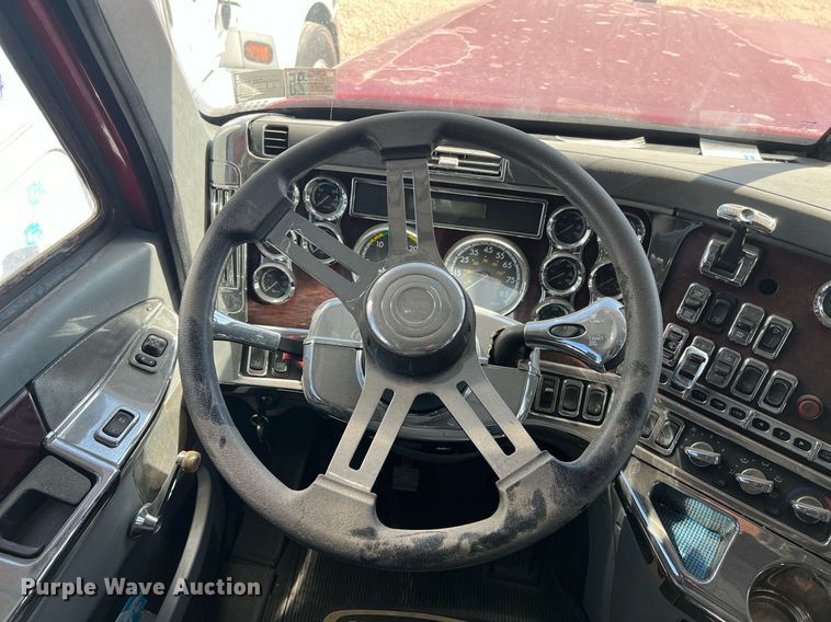 image for item ED2481 2010 Freightliner Coronado semi truck