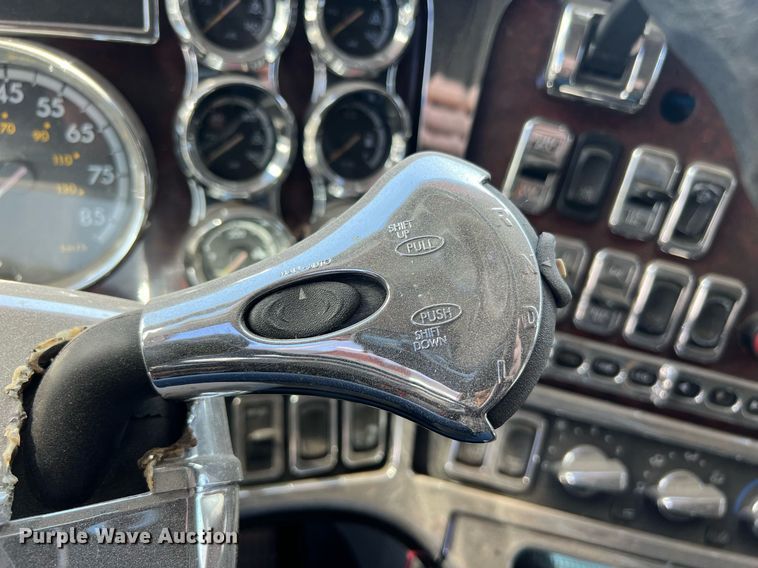 image for item ED2481 2010 Freightliner Coronado semi truck