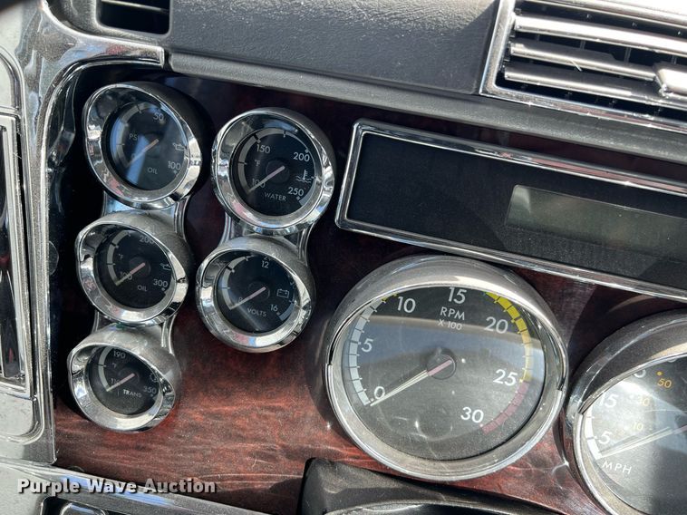 image for item ED2481 2010 Freightliner Coronado semi truck