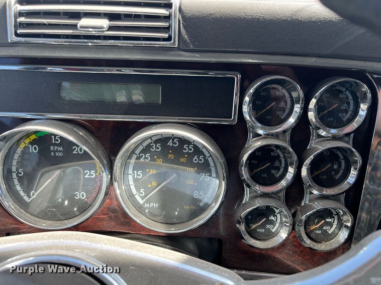 image for item ED2481 2010 Freightliner Coronado semi truck