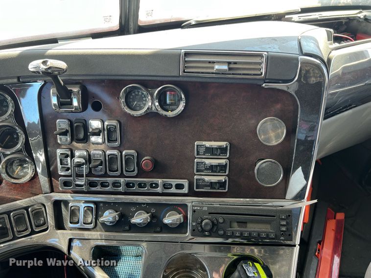 image for item ED2481 2010 Freightliner Coronado semi truck