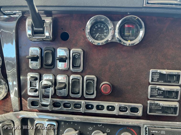 image for item ED2481 2010 Freightliner Coronado semi truck