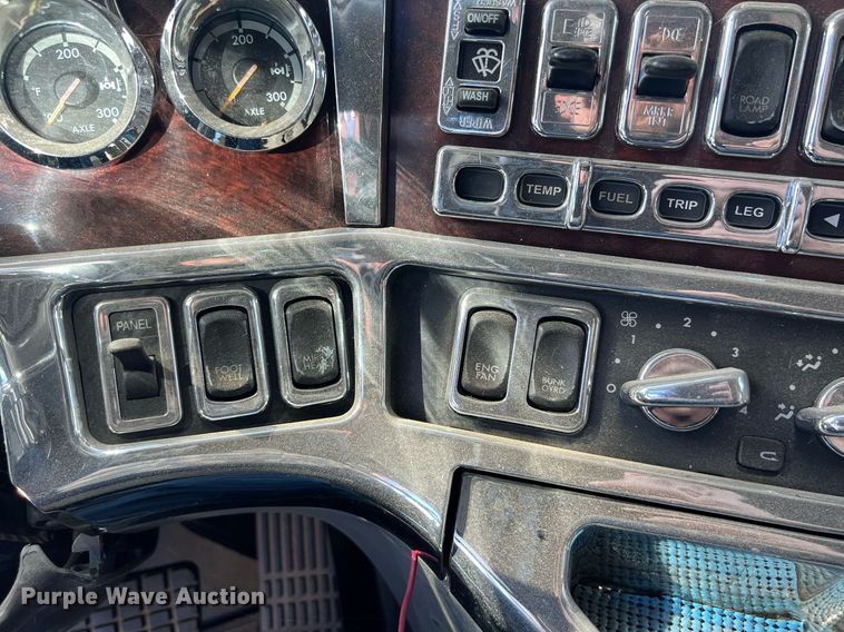 image for item ED2481 2010 Freightliner Coronado semi truck