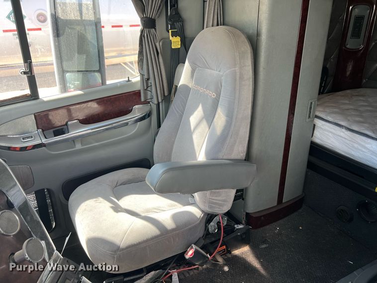 image for item ED2481 2010 Freightliner Coronado semi truck