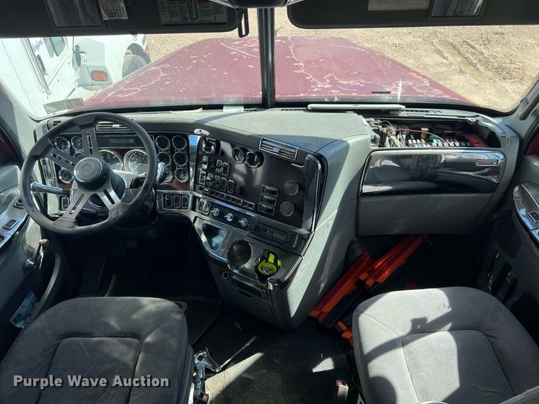 image for item ED2481 2010 Freightliner Coronado semi truck