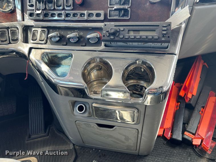 image for item ED2481 2010 Freightliner Coronado semi truck