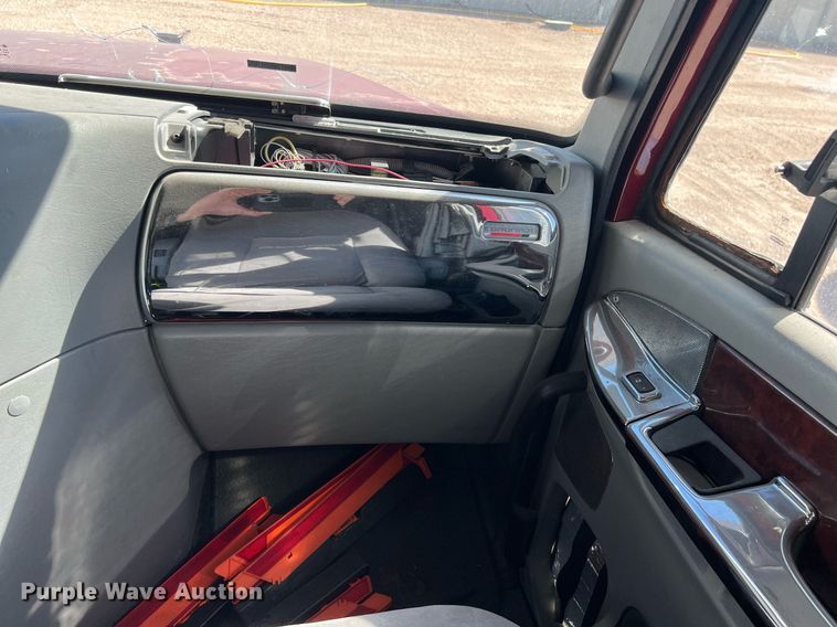 image for item ED2481 2010 Freightliner Coronado semi truck