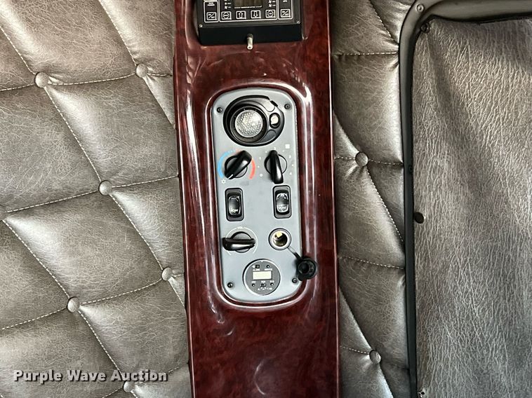 image for item ED2481 2010 Freightliner Coronado semi truck