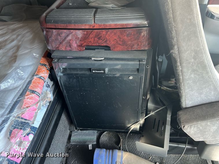 image for item ED2481 2010 Freightliner Coronado semi truck