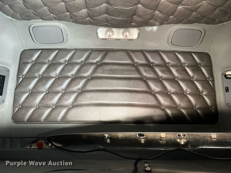 image for item ED2481 2010 Freightliner Coronado semi truck